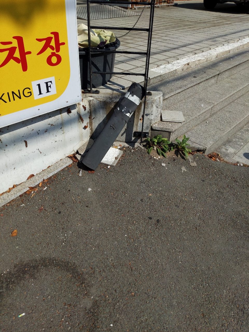 시선유도봉 구조물 파손