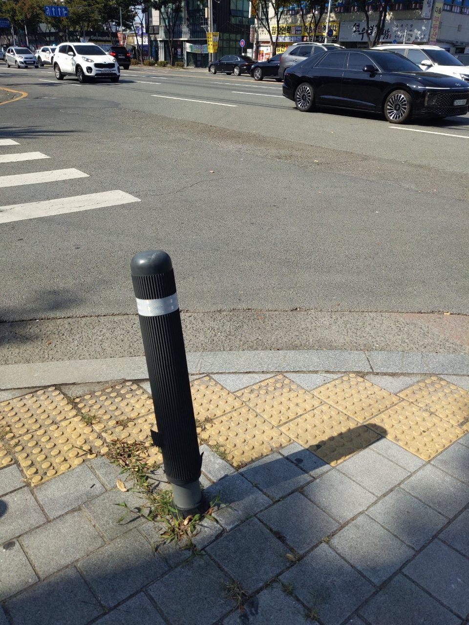 볼라드 기울어짐