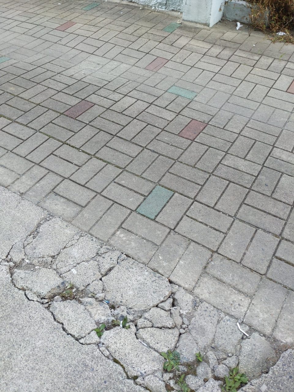 보도블록 구조물 파손