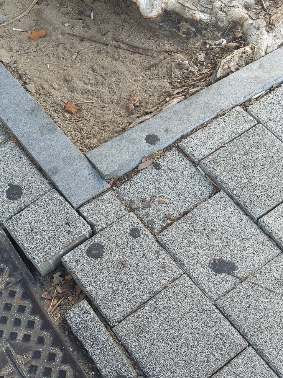 계단 구조물 파손