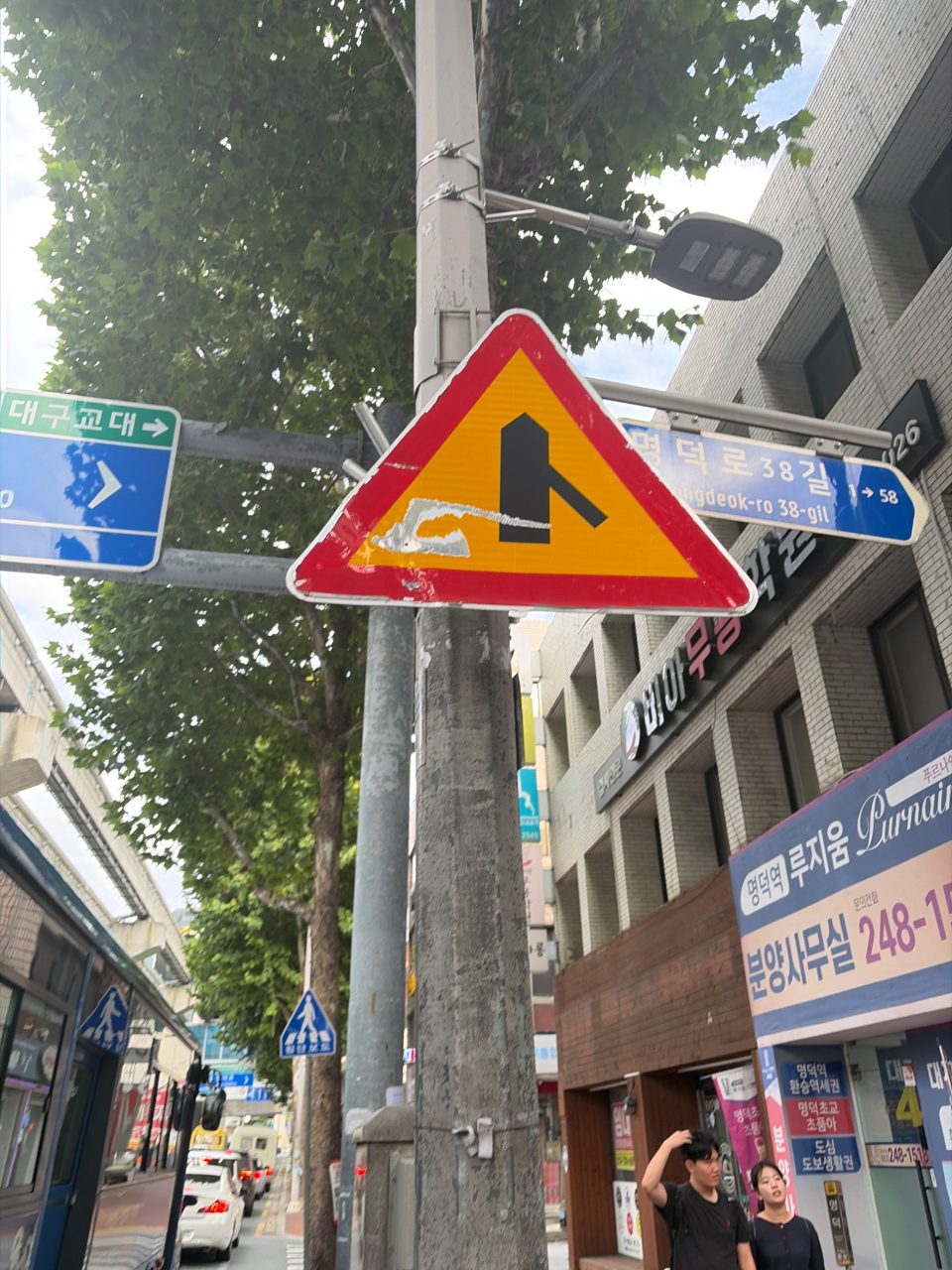 도로 표지판 구조물 파손