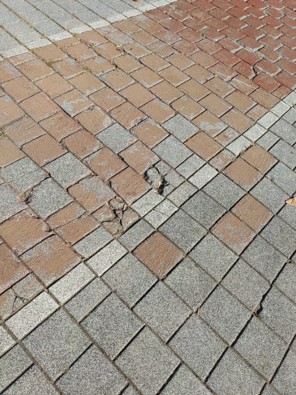 보도블록 구조물 파손