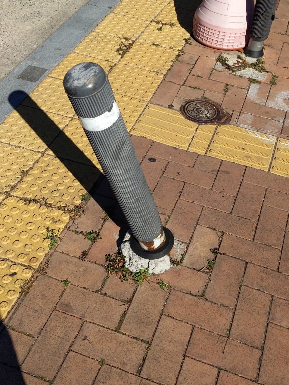 볼라드 구조물 파손
