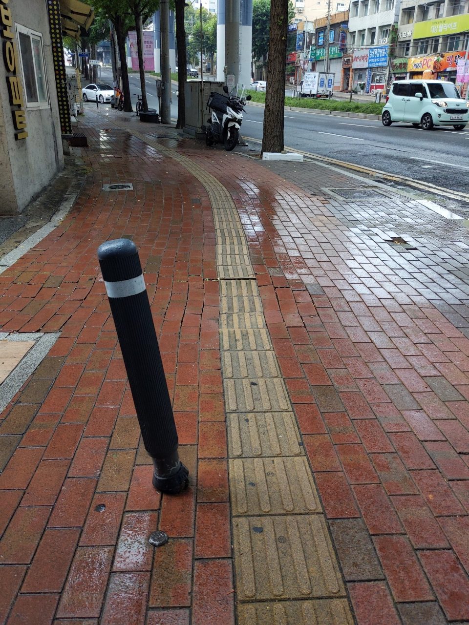 볼라드 기울어짐