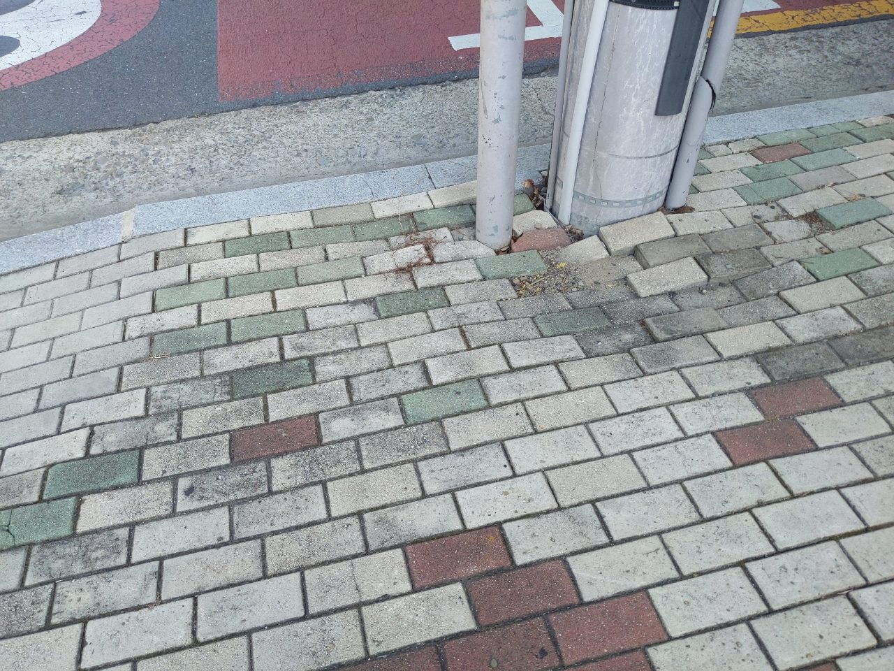 보도블록 구조물 파손