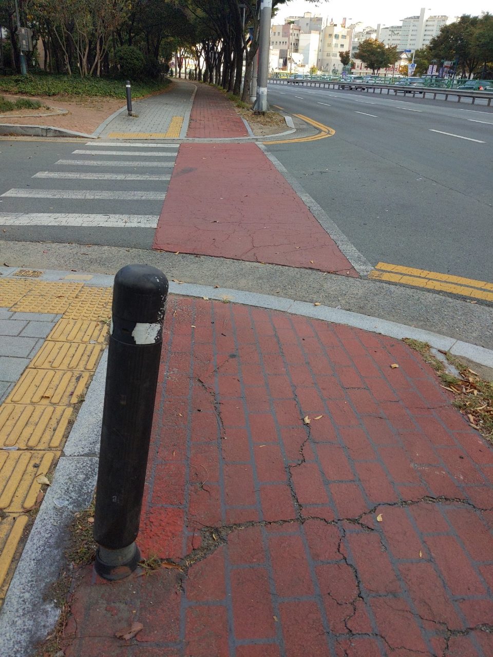 볼라드 구조물 파손