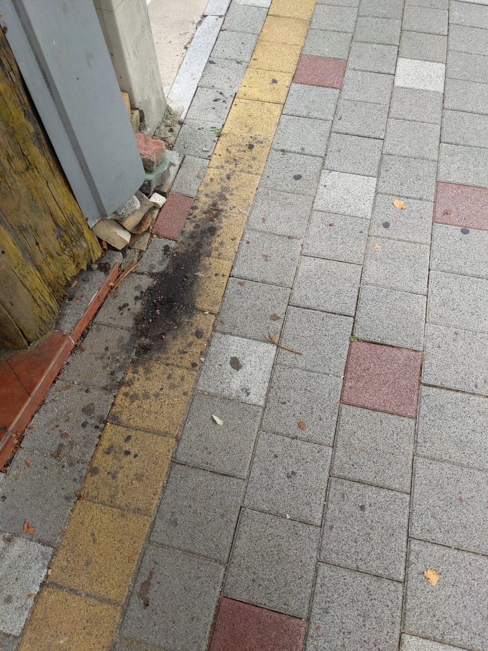 보도블록 구조물 파손
