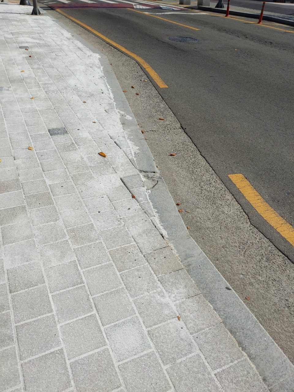 도로 구조물 파손