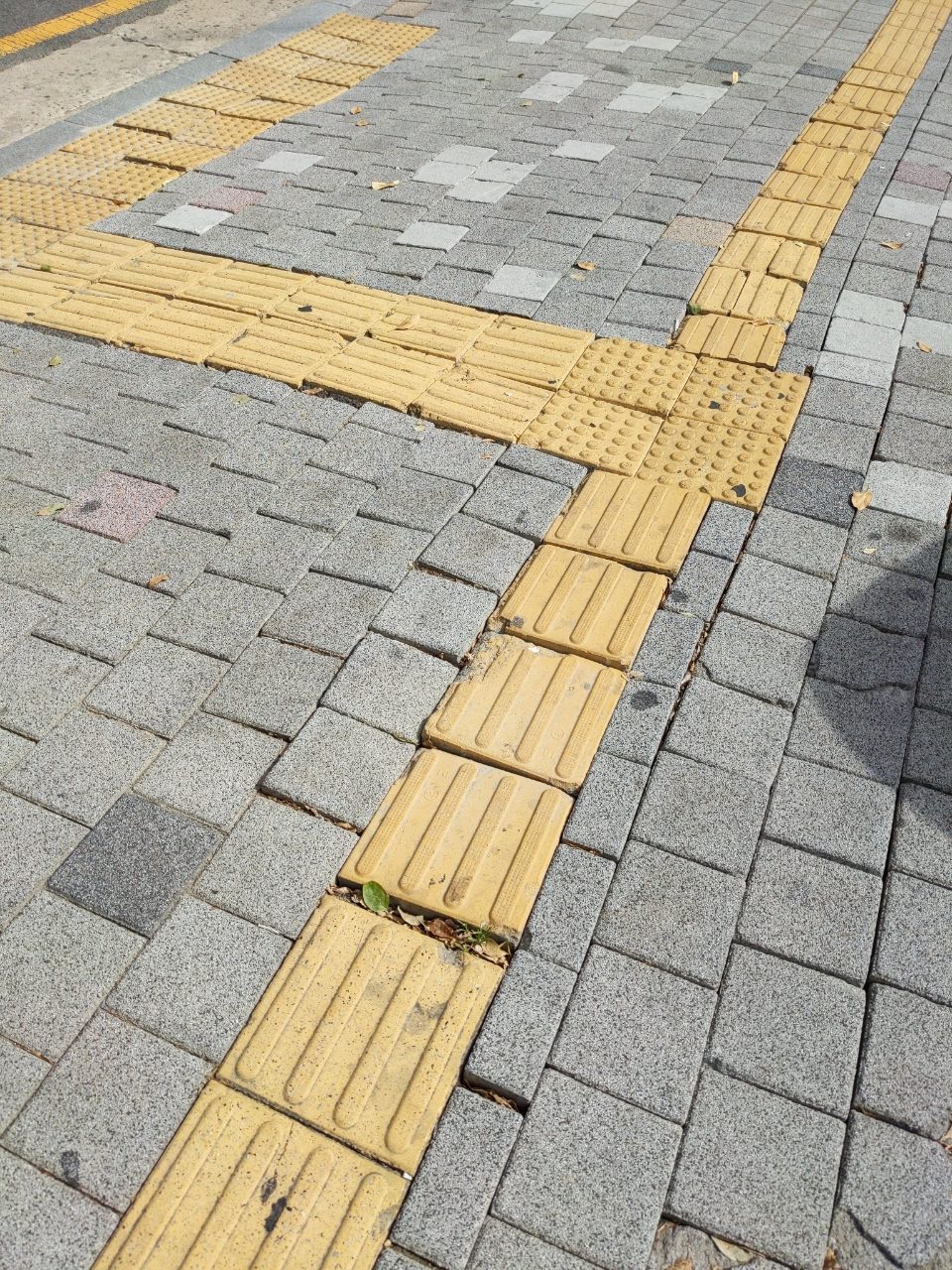 보도블록 구조물 파손
