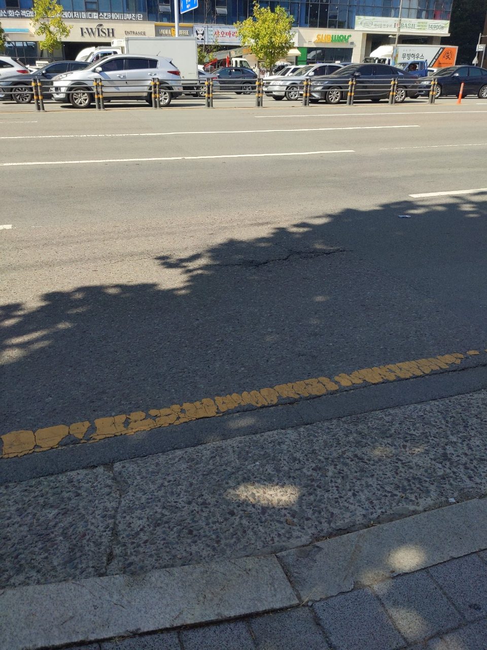 도로 구조물 파손