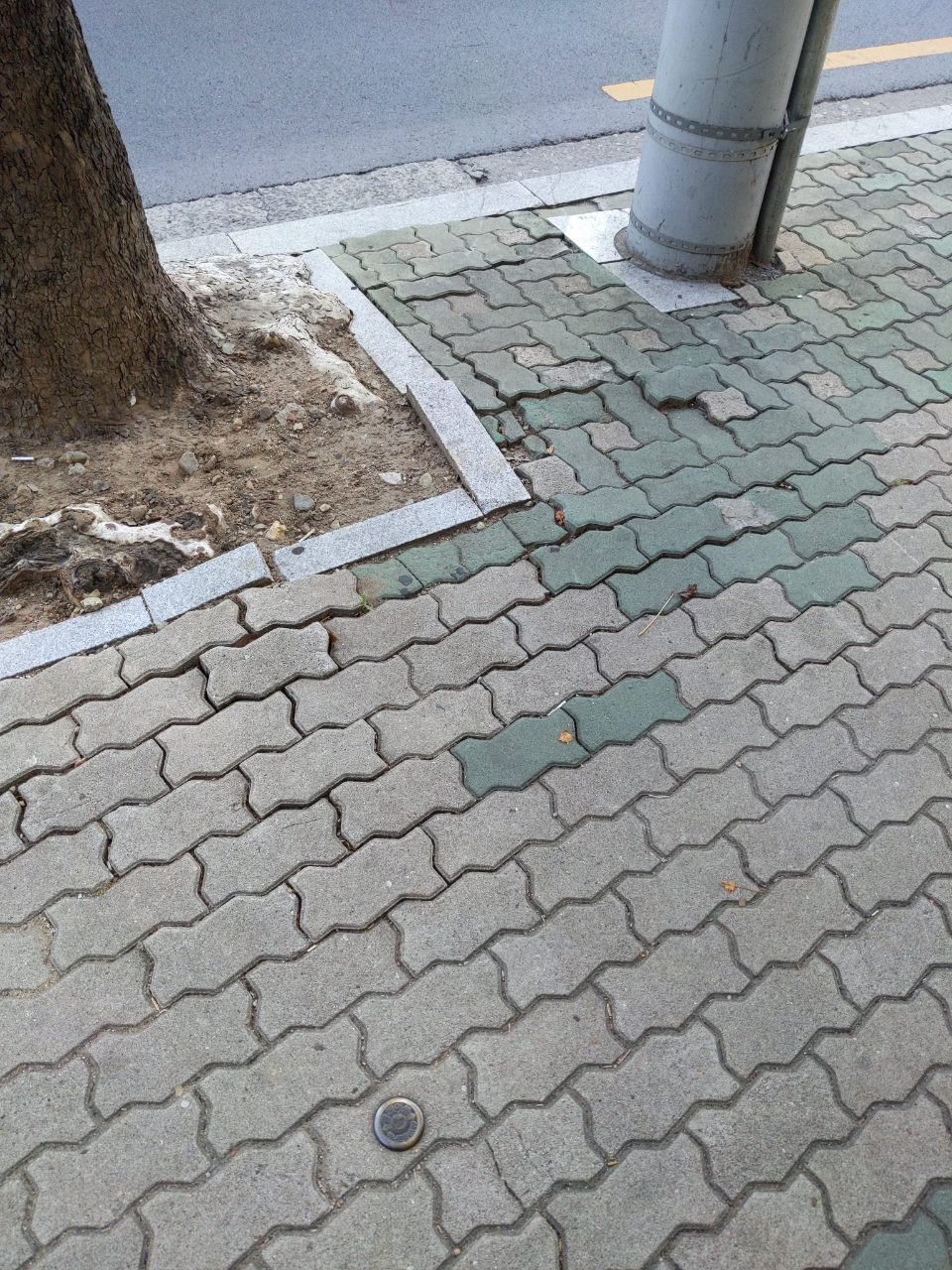 보도블록 구조물 파손