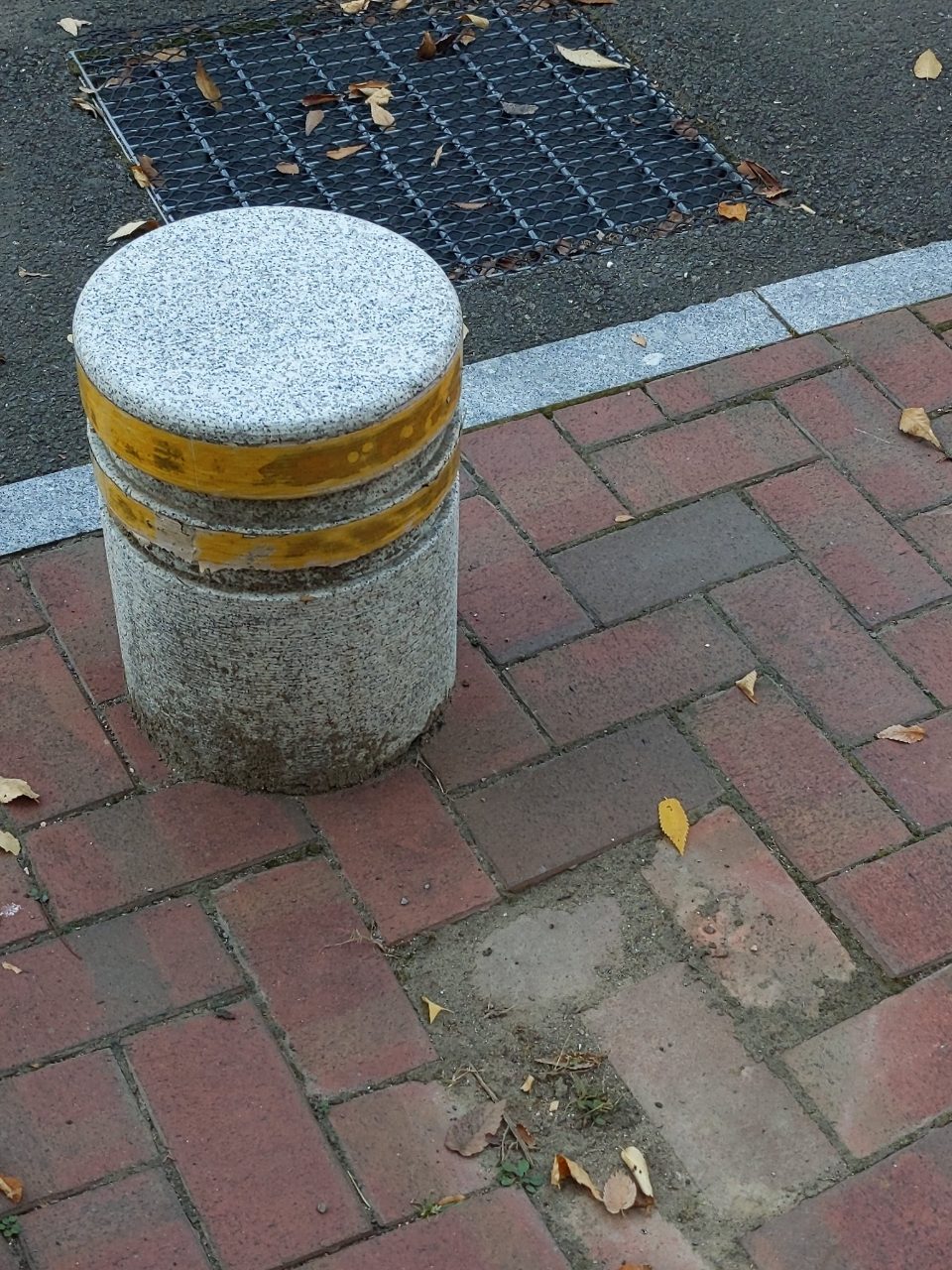 볼라드 구조물 파손