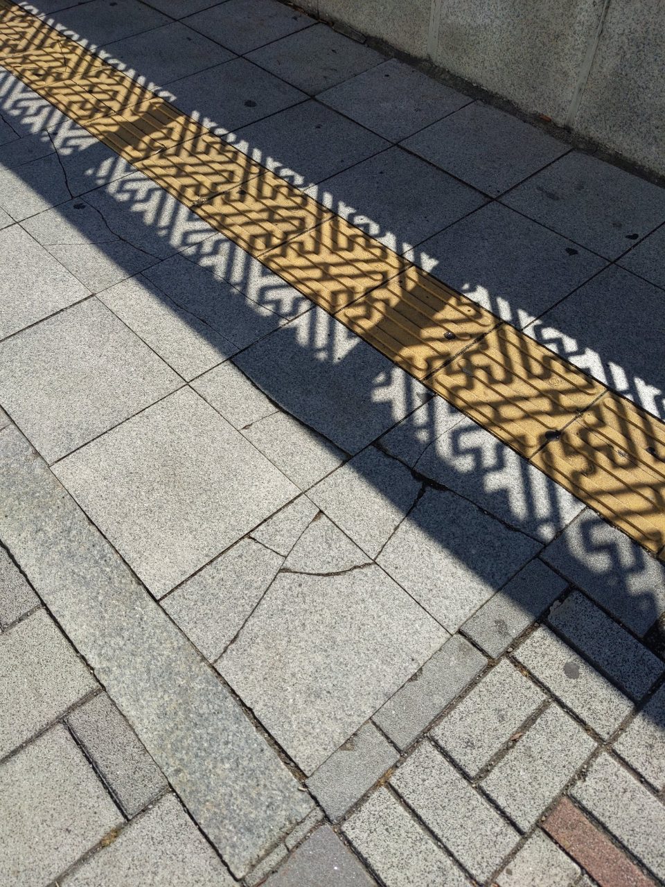 보도블록 균열