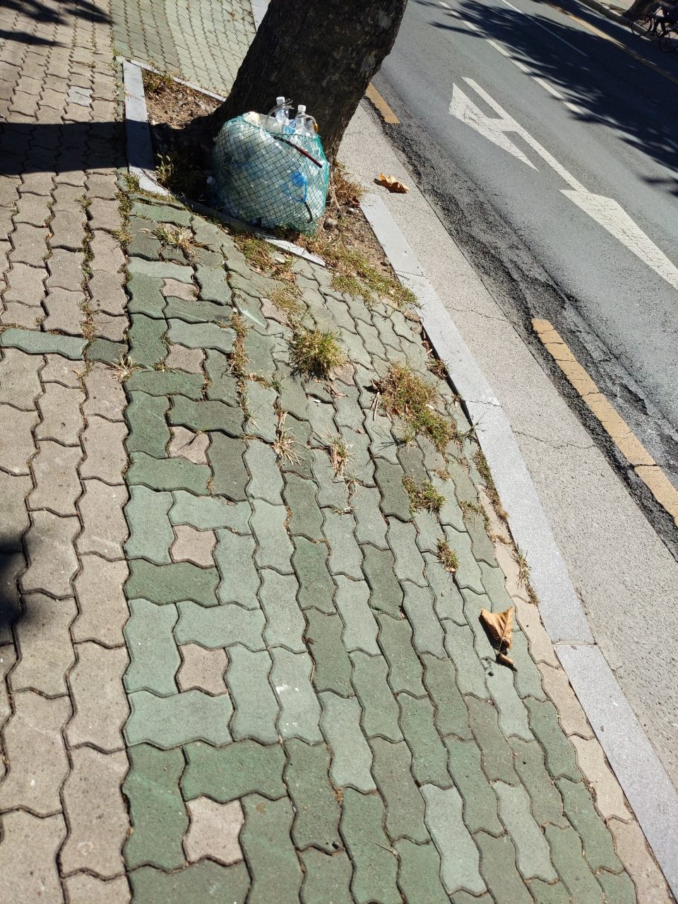 보도블록 구조물 파손