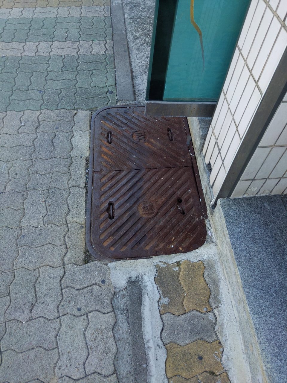 맨홀 부식