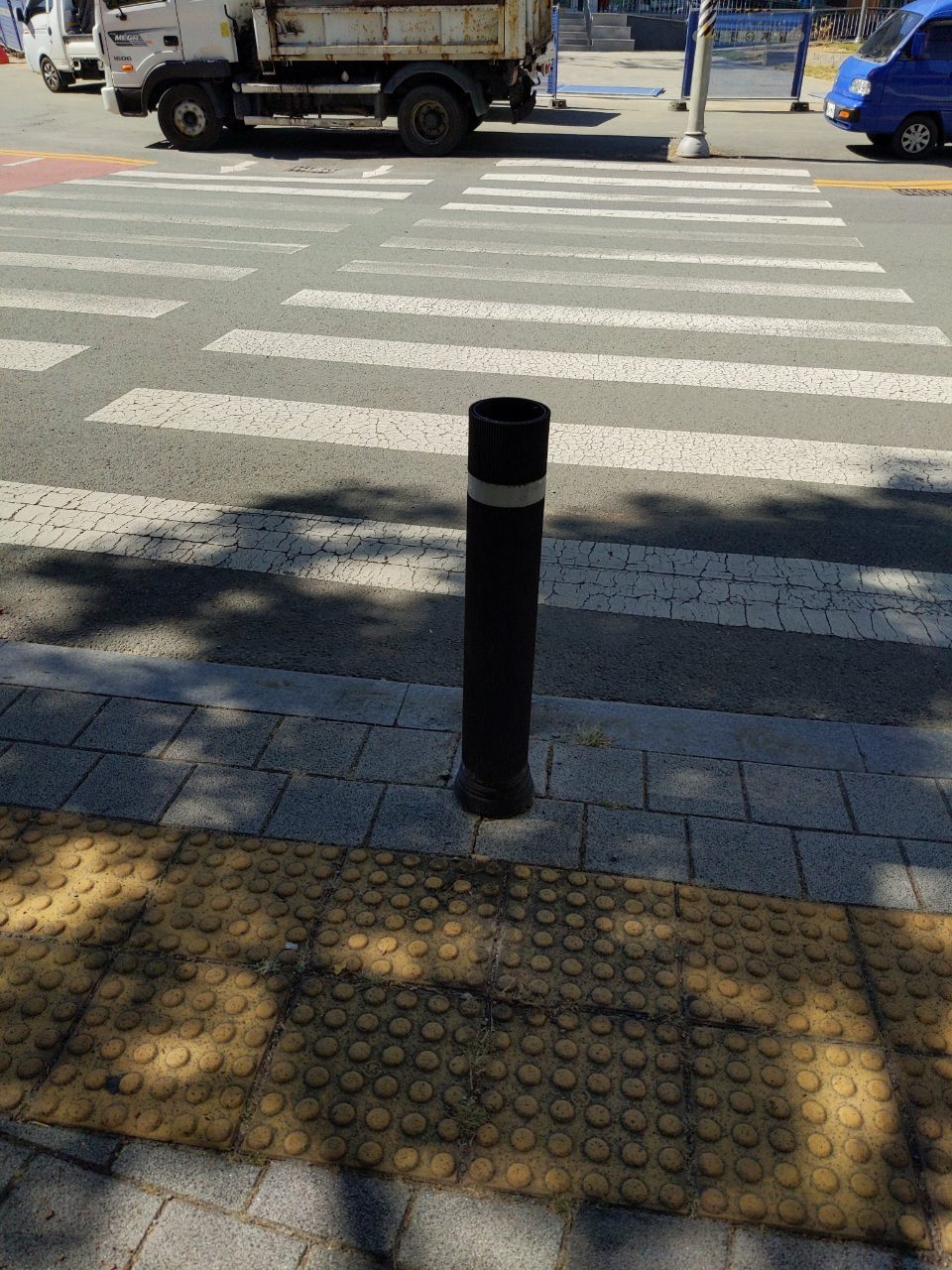 볼라드 구조물 파손