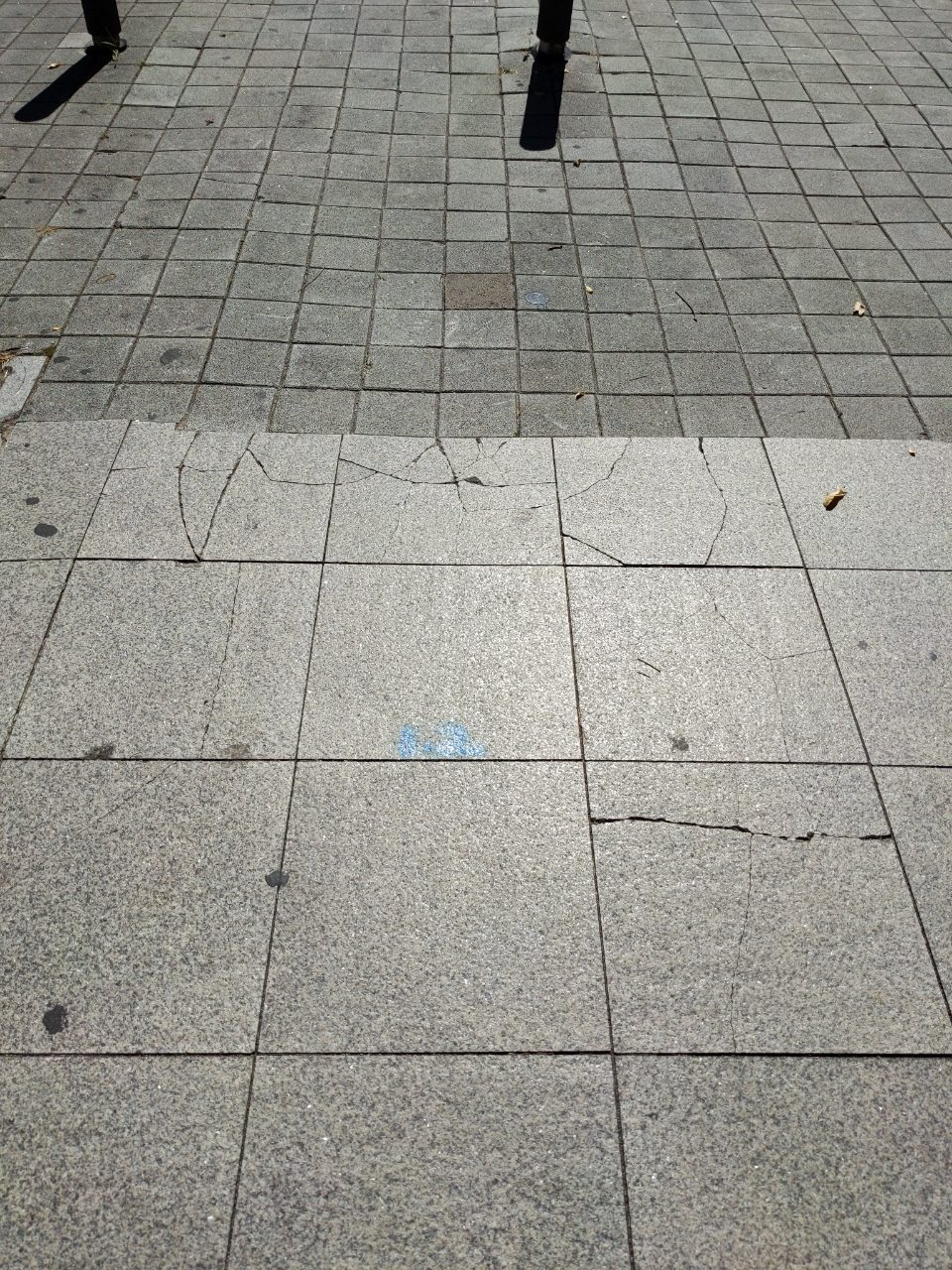 보도블록 균열