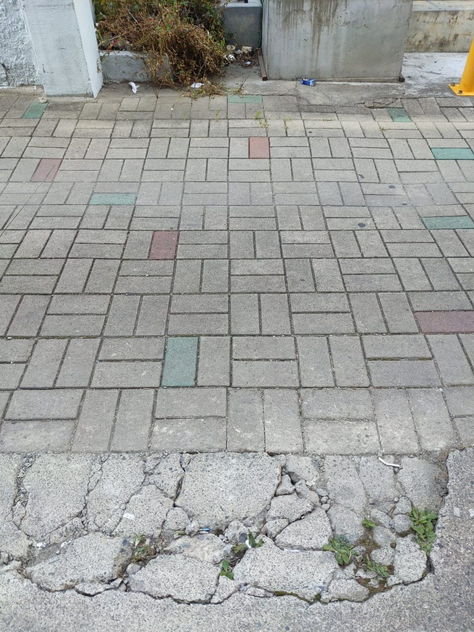 보도블록 구조물 파손