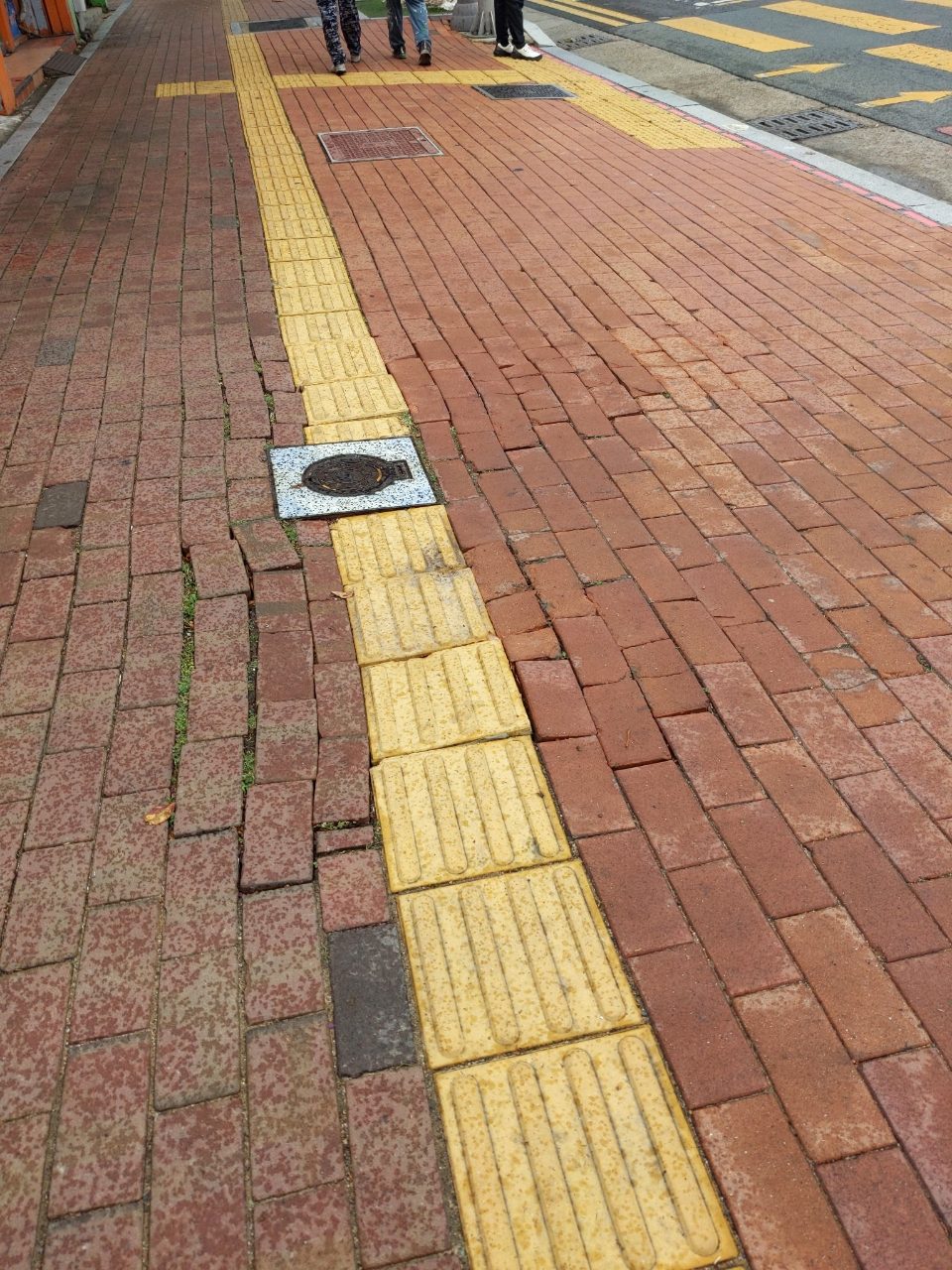 보도블록 구조물 파손