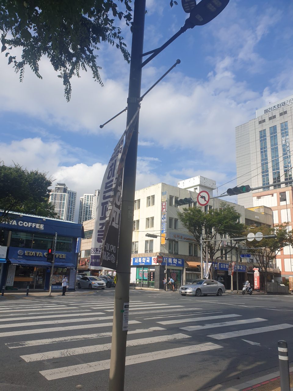 버스정류장 구조물 파손