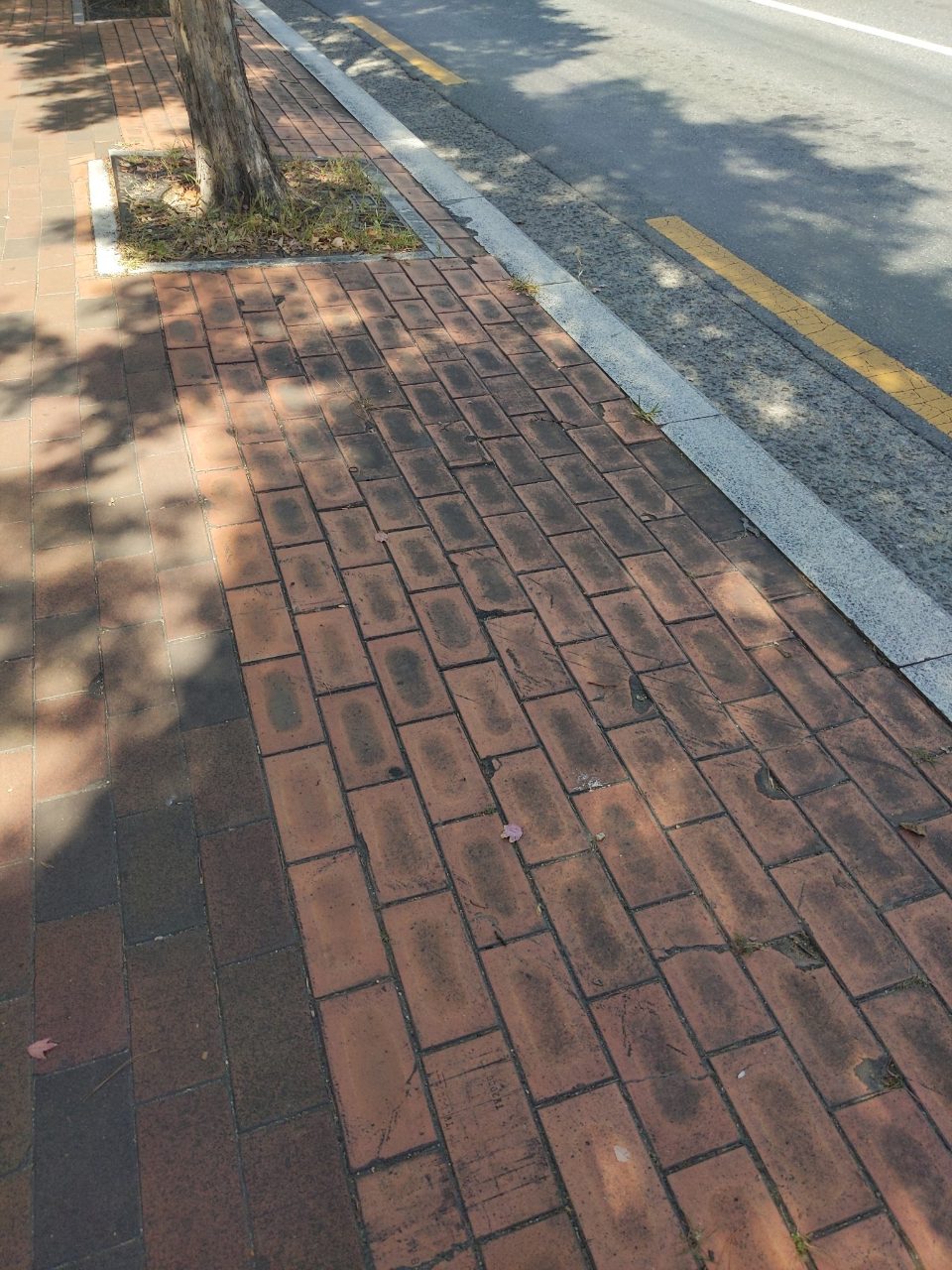 보도블록 구조물 파손