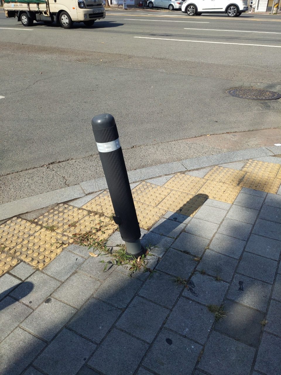 볼라드 기울어짐