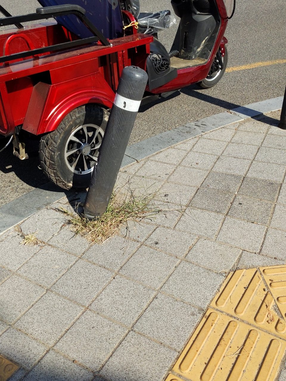 볼라드 구조물 파손