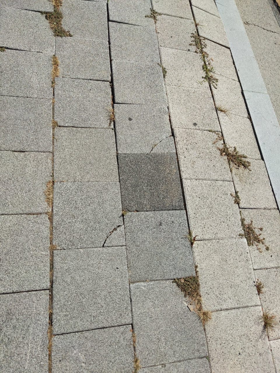 보도블록 구조물 파손