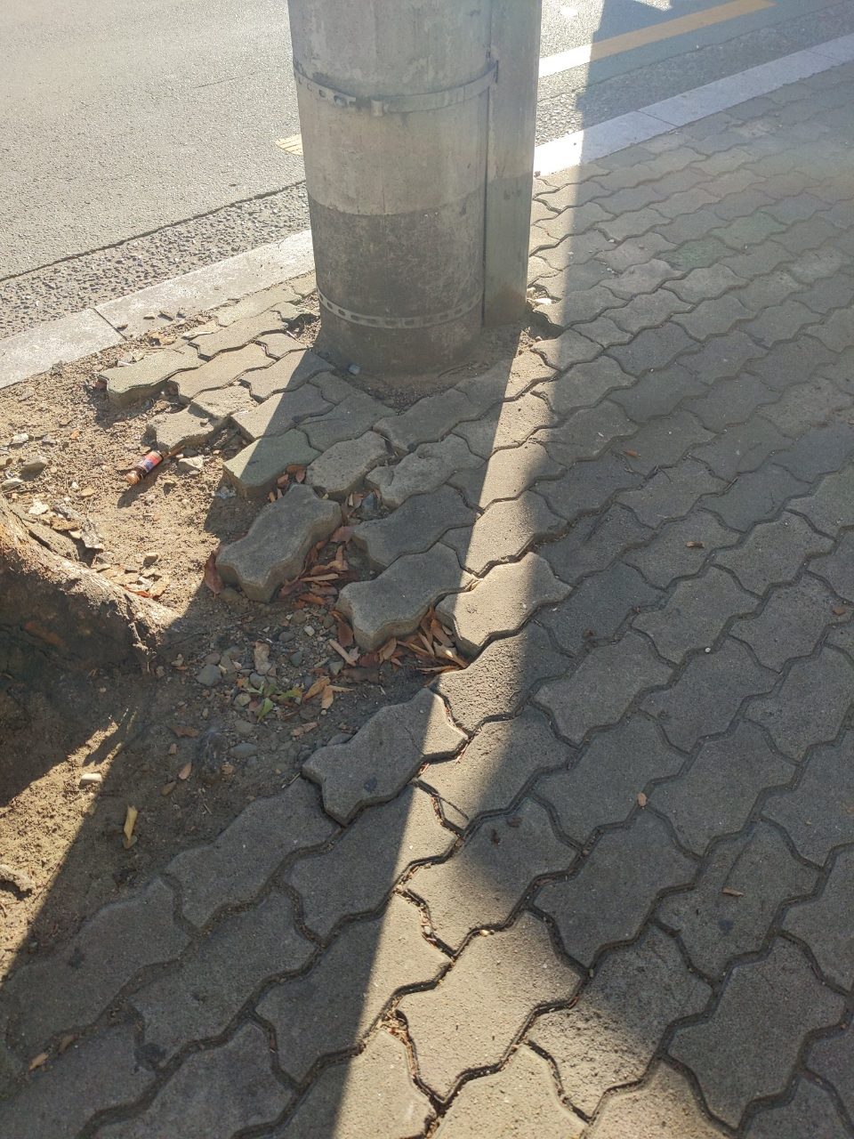보도블록 구조물 파손