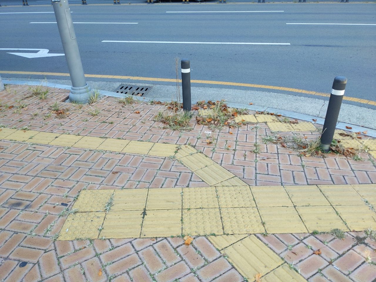 보도블록 구조물 파손