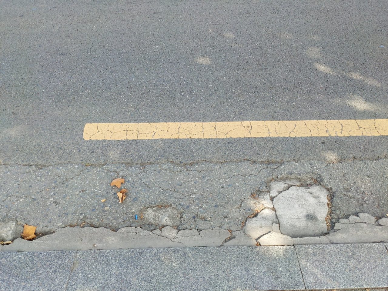 도로 구조물 파손