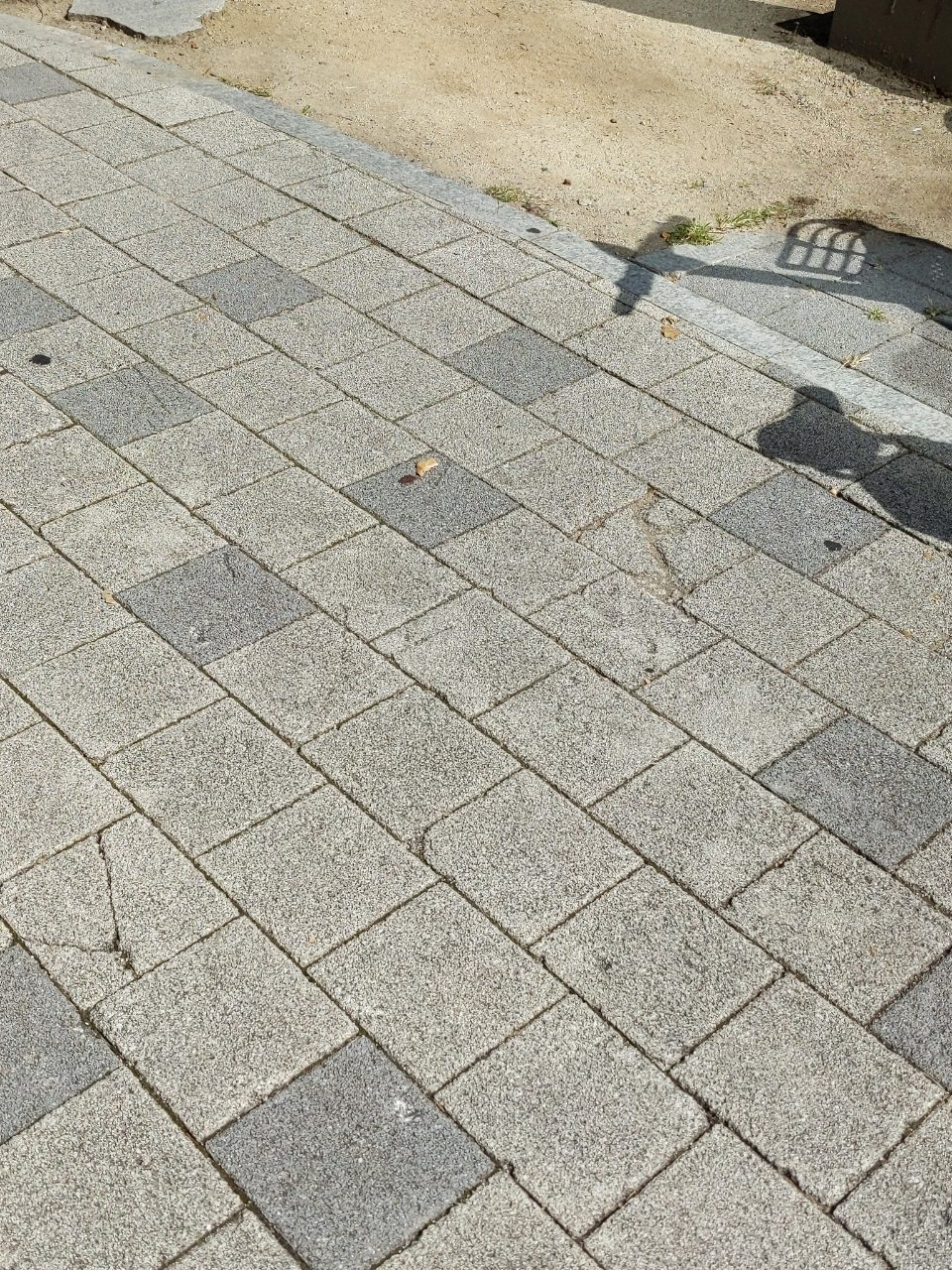 보도블록 균열