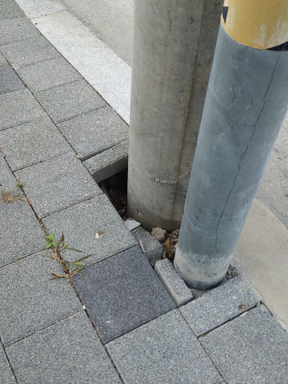 가로등 구조물 파손