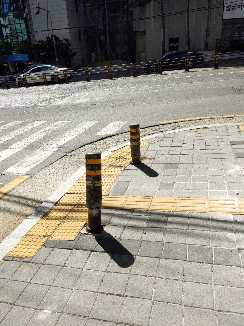 볼라드 구조물 파손