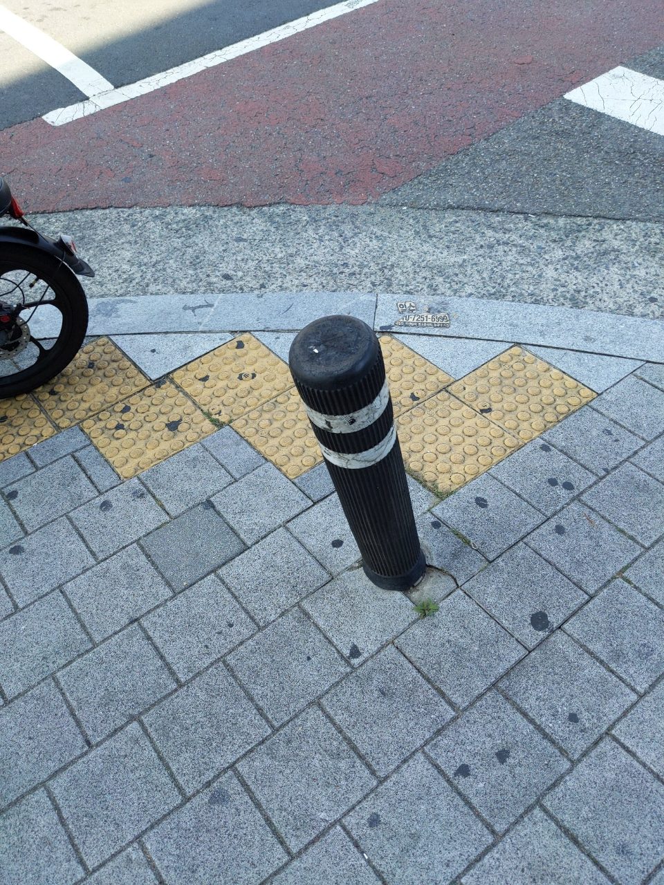 볼라드 구조물 파손