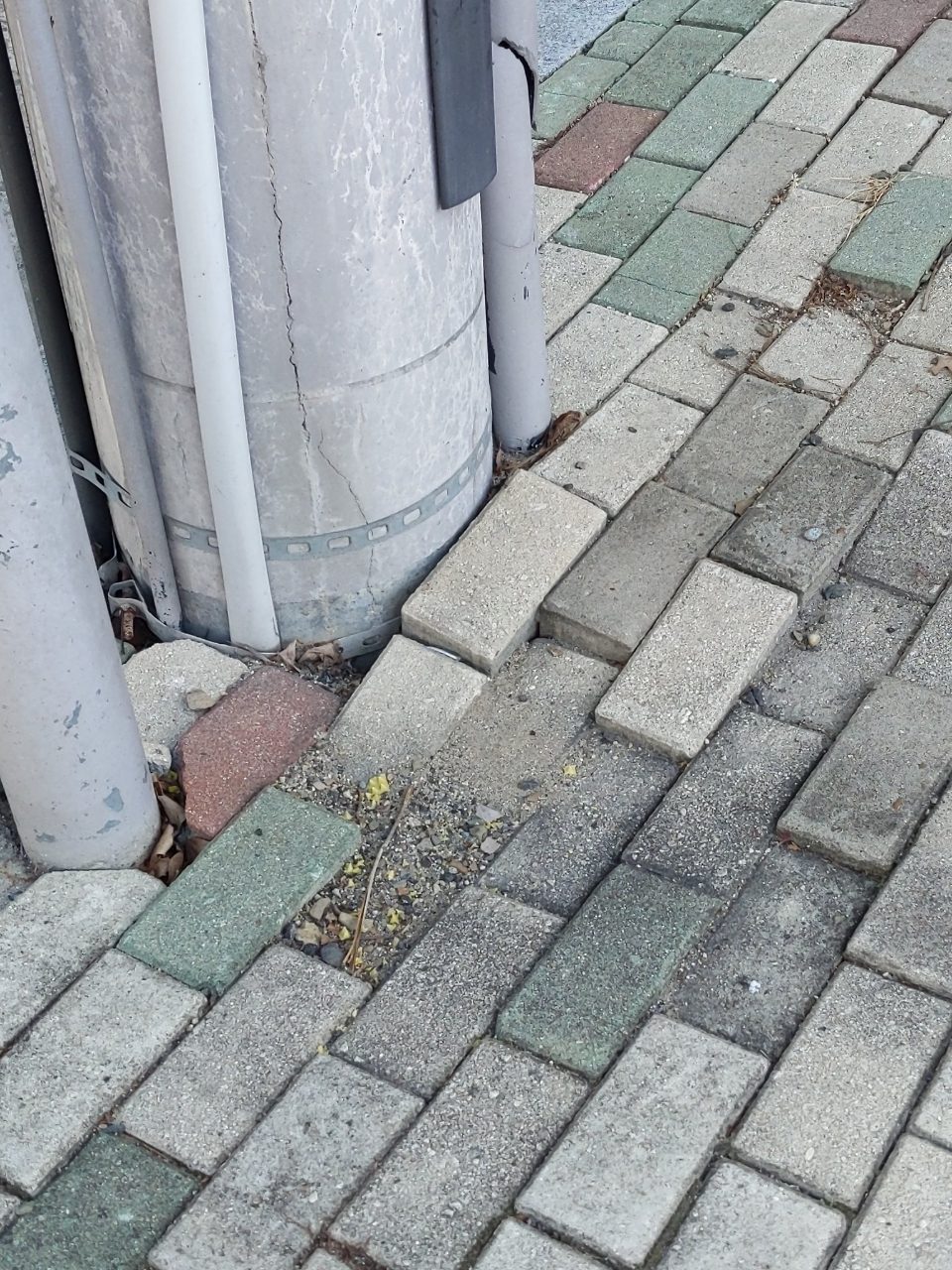 보도블록 구조물 파손