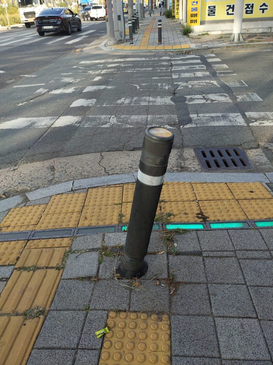 볼라드 구조물 파손