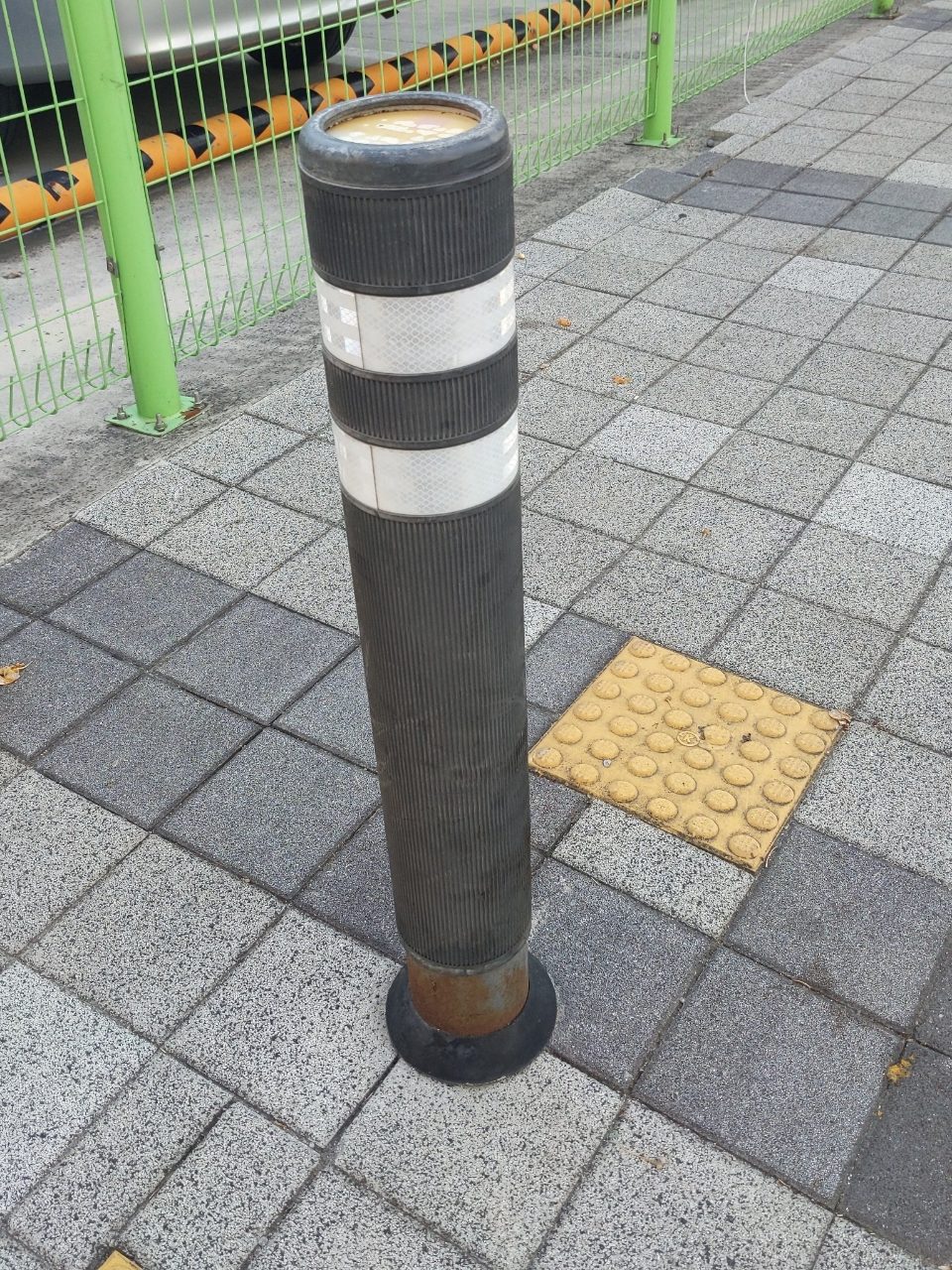 볼라드 부식