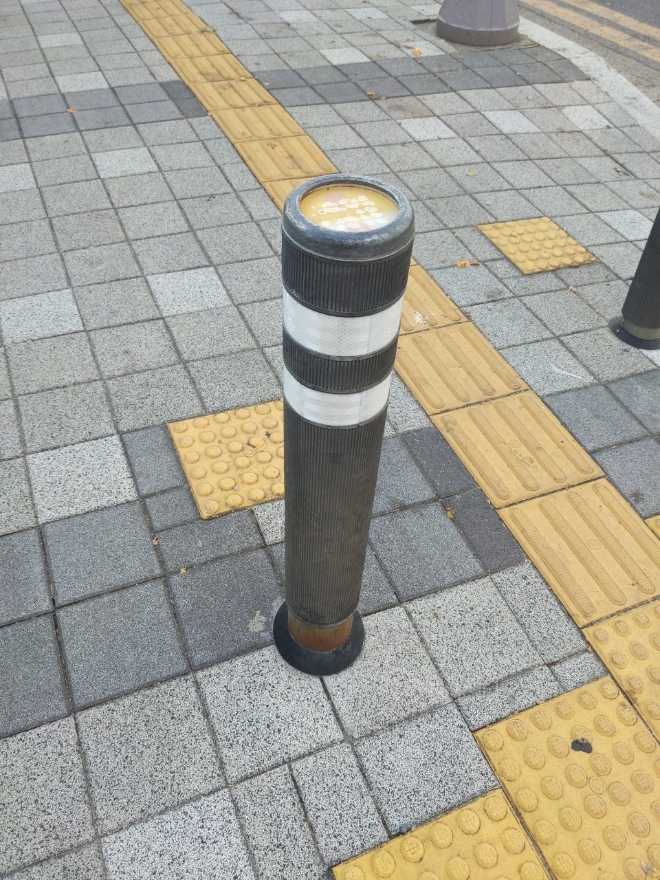 볼라드 부식