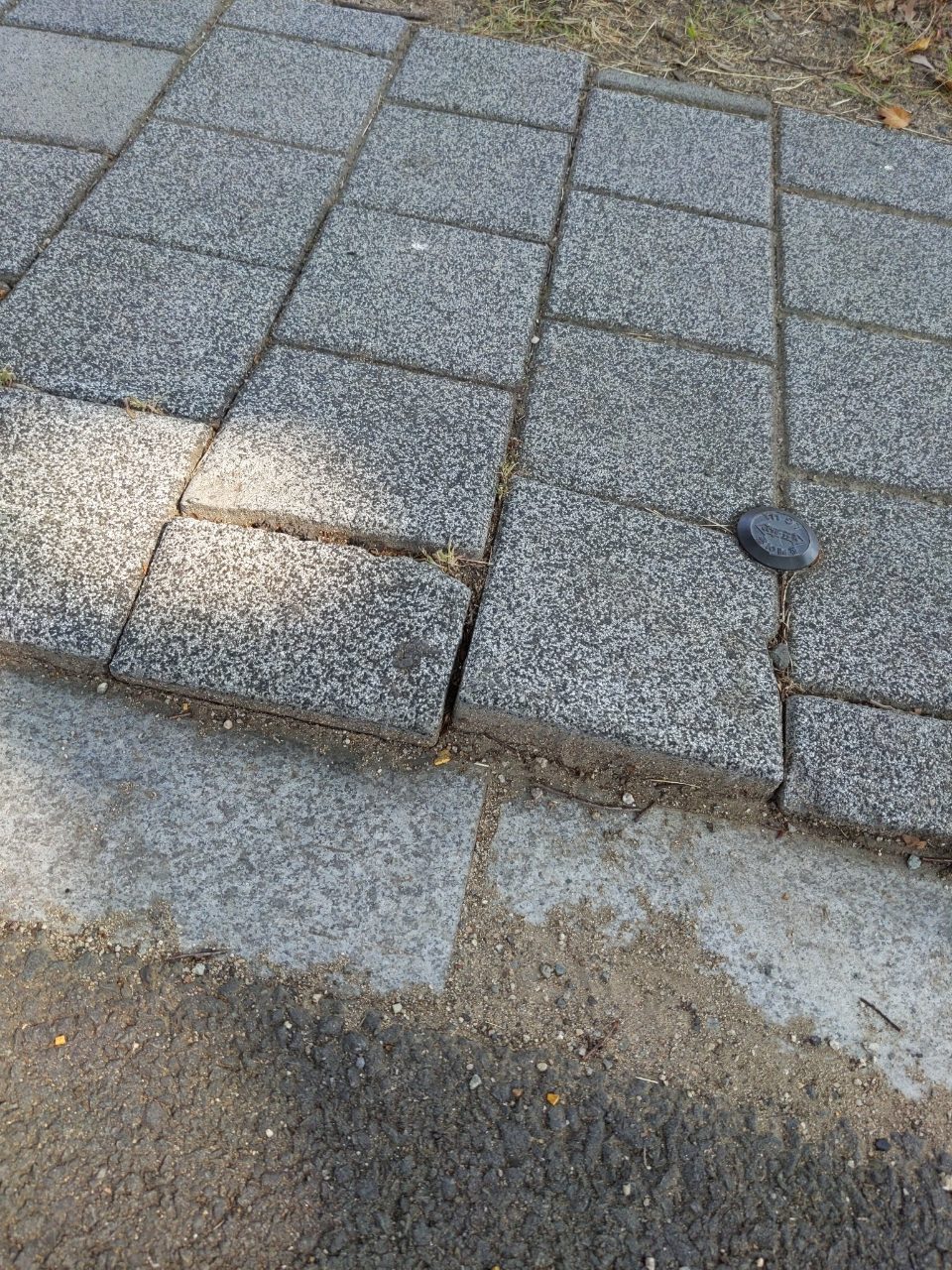 보도블록 구조물 파손