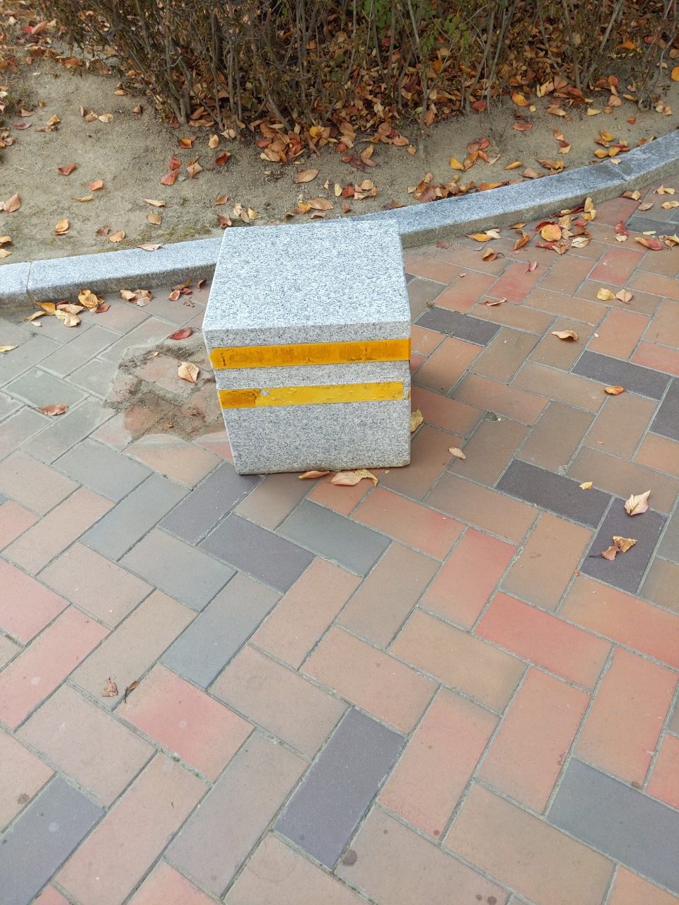 볼라드 구조물 파손