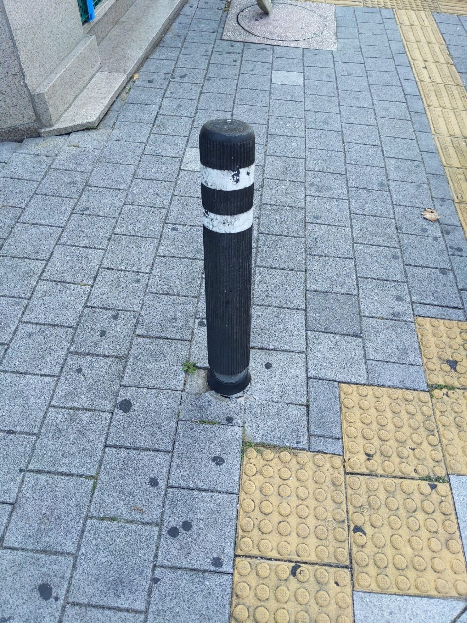 볼라드 구조물 파손