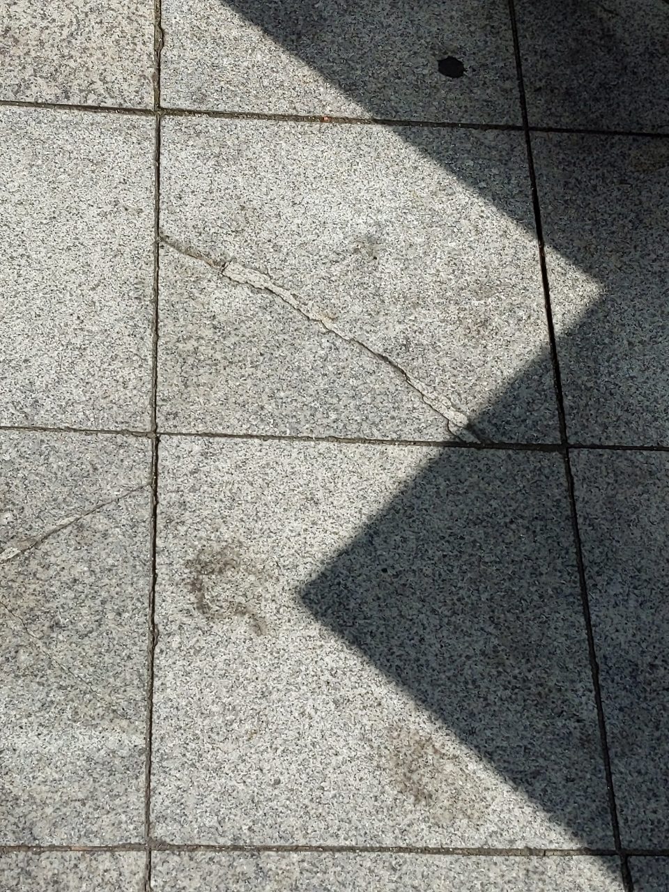보도블록 균열