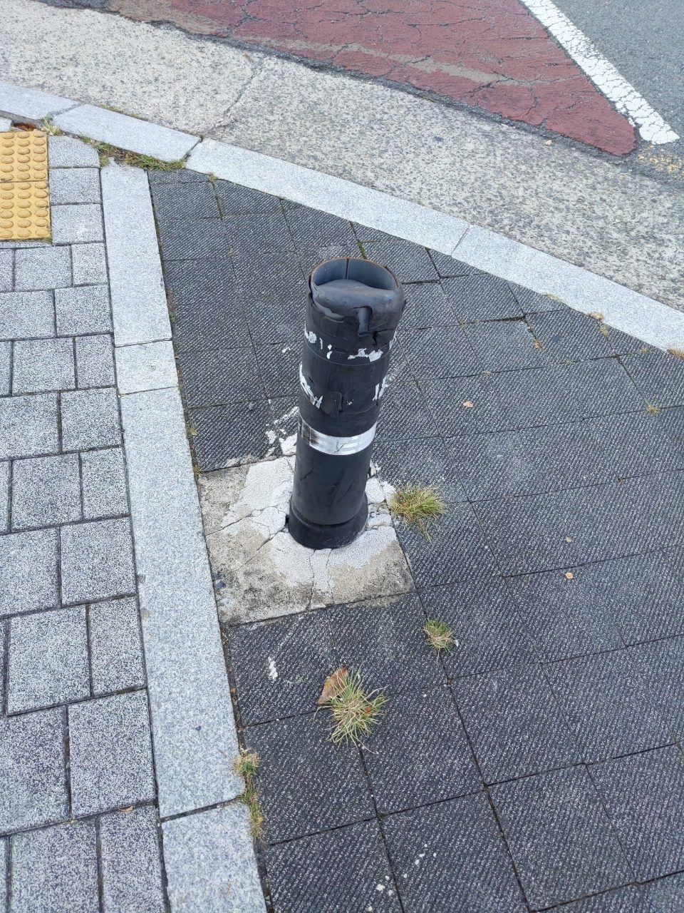 볼라드 구조물 파손