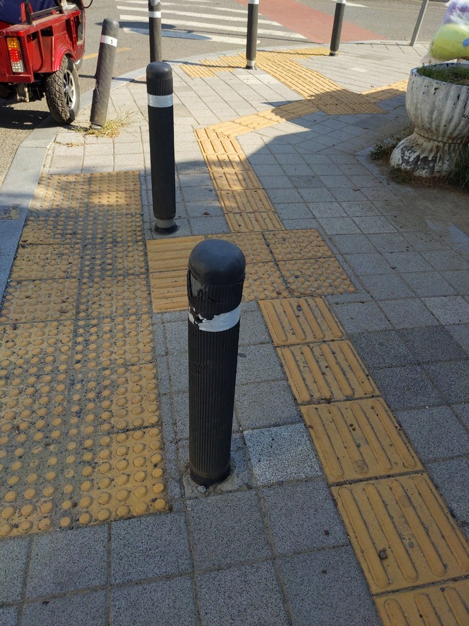 볼라드 구조물 파손