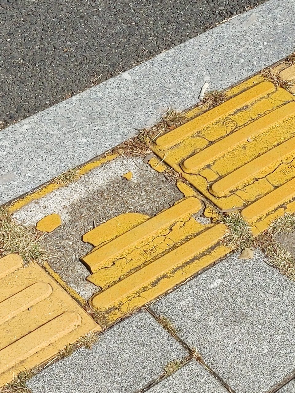 보도블록 구조물 파손