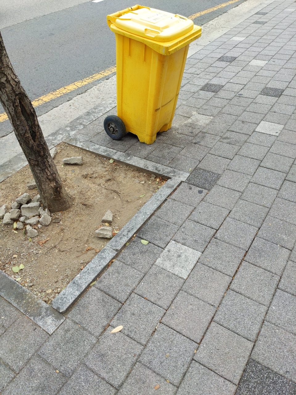 보도블록 구조물 파손