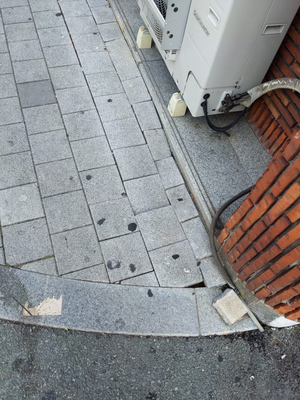 보도블록 구조물 파손