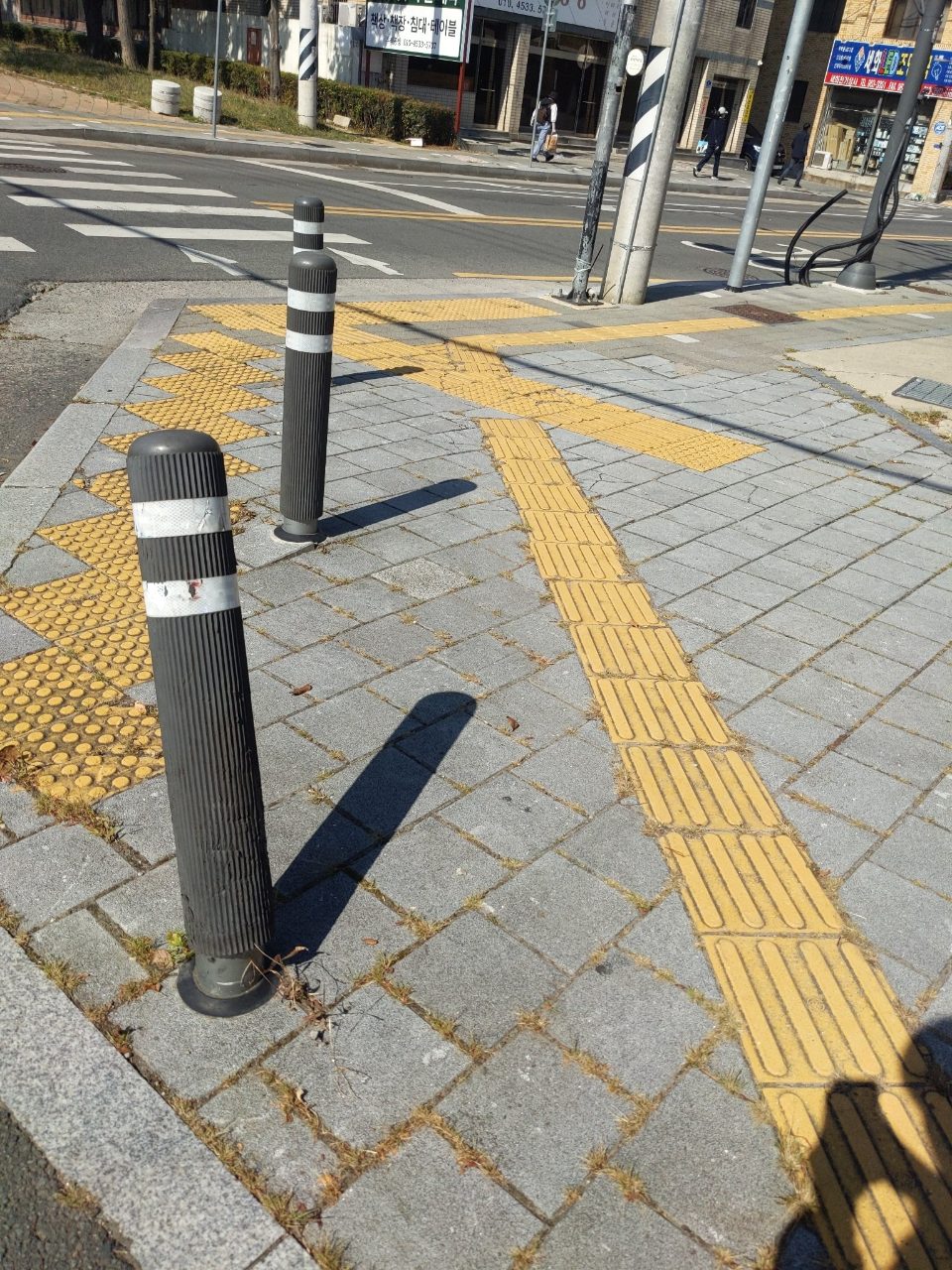 볼라드 기울어짐