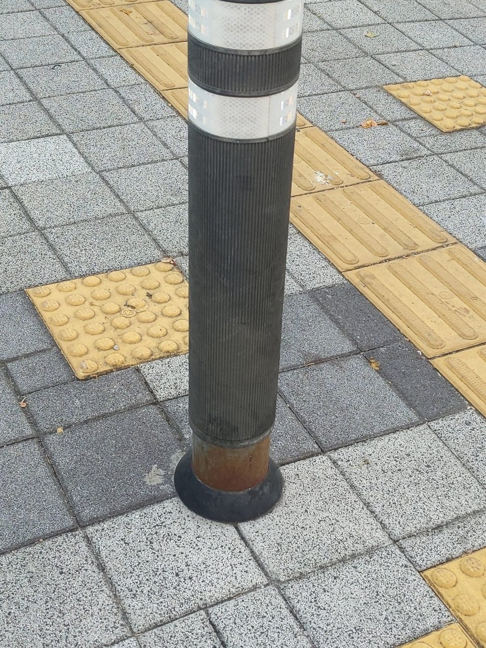 볼라드 부식